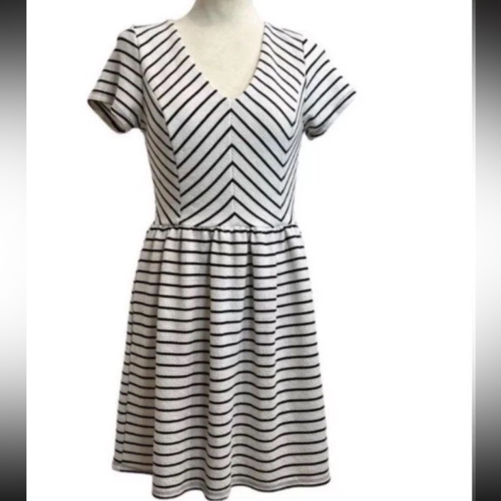 ⭐️CLEARANCE Blue Rain Cream/Black Striped Short Sleeve Dress. Size Larg